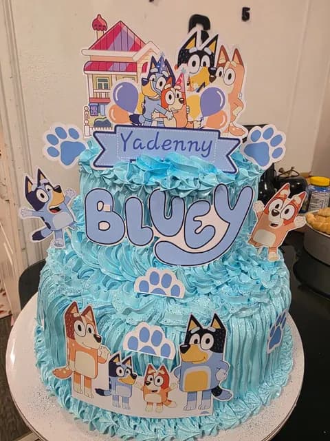 Pastel de postres hecho a mano por Andryana's Sweet Studio