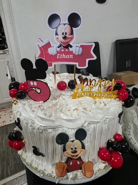 Pastel de bodas hecho a mano por Andryana's Sweet Studio