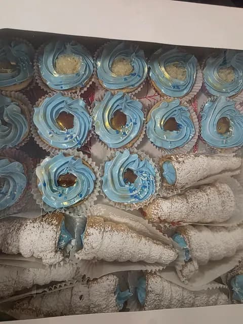 Pastel de postres hecho a mano por Andryana's Sweet Studio